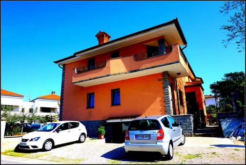 Property building, Patio, Facade/entrance