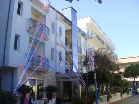 Facade/entrance