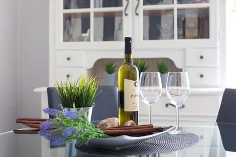 Kitchen or kitchenette, Decorative detail, Dining area