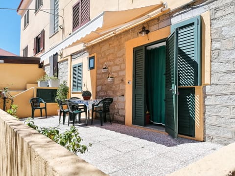 Facade/entrance, Balcony/Terrace