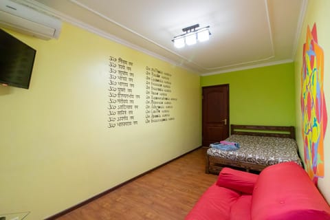 Communal lounge/ TV room, Bed, Living room, Bedroom, towels, air conditioner