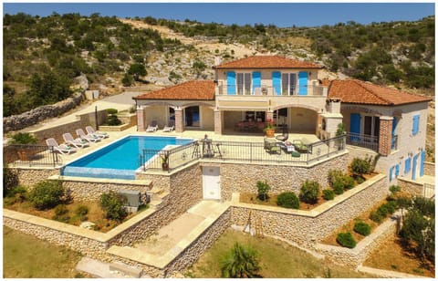 Property building, Day, Natural landscape, Mountain view, Pool view, Swimming pool