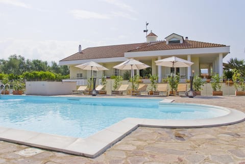 Property building, Day, Pool view, Swimming pool, sunbed