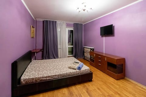 Bed, TV and multimedia, Bedroom, towels, towels, air conditioner