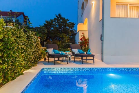 Swimming pool, Swimming pool