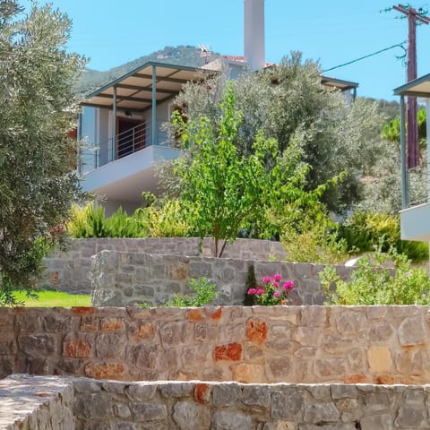 Property building, Facade/entrance, Garden