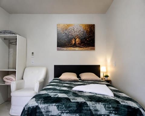 Photo of the whole room, Bedroom