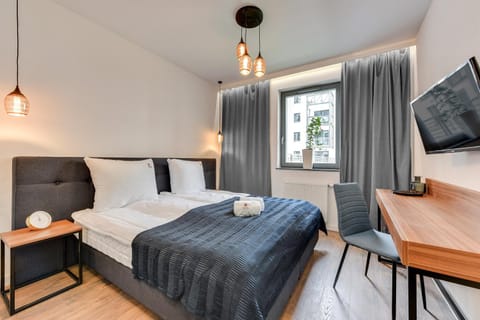 Bed, TV and multimedia, Living room