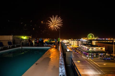 Pool view, Street view