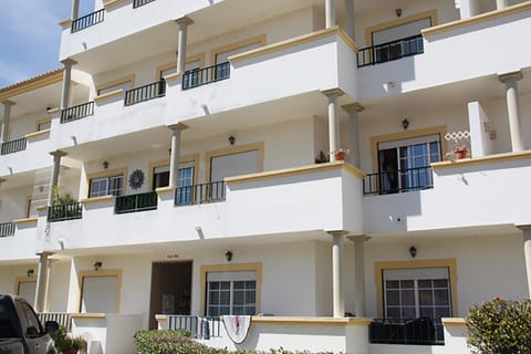 Property building, Facade/entrance, Balcony/Terrace, Street view, Street view