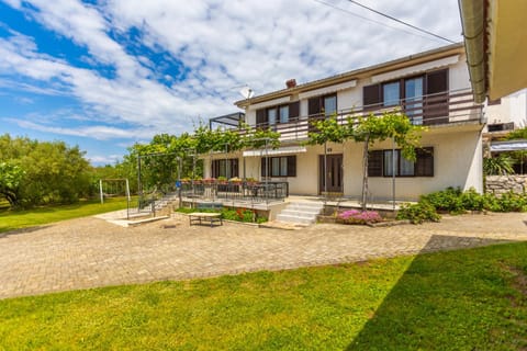 Property building, Day, Garden