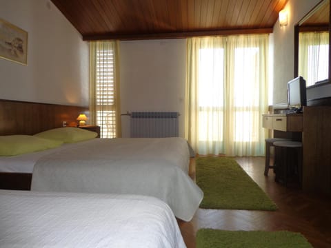 Guesthouse Matko Bed and Breakfast in Brela