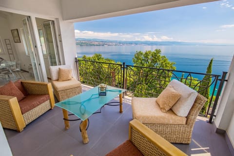 City view, Sea view
