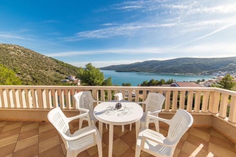 BBQ facilities, Garden, Balcony/Terrace, Beach, Sea view, Family