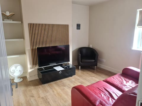 Swindon City Centre Duplex - EnterCloud9SA Apartment in Swindon