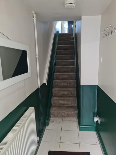 Swindon City Centre Duplex - EnterCloud9SA Apartment in Swindon