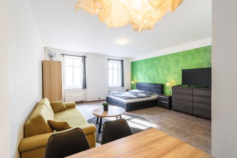 Bed, Living room