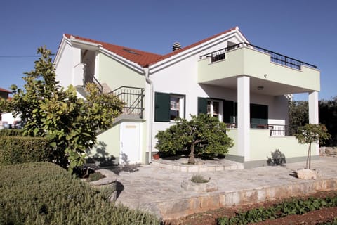 Day, Garden view