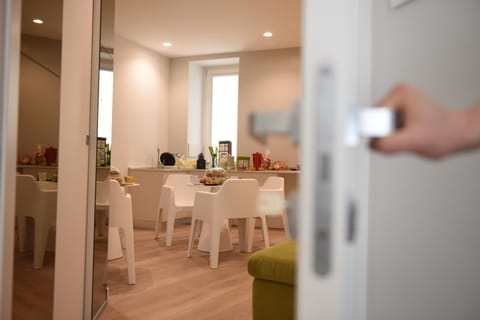 Communal lounge/ TV room, TV and multimedia, Seating area