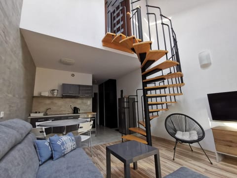 TV and multimedia, Kitchen or kitchenette, Seating area