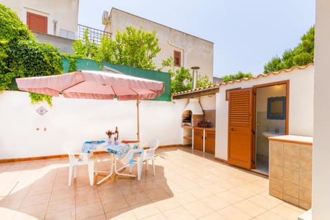 Patio, BBQ facilities
