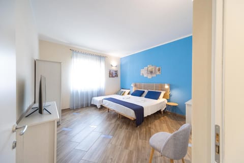 TV and multimedia, Photo of the whole room, Bedroom
