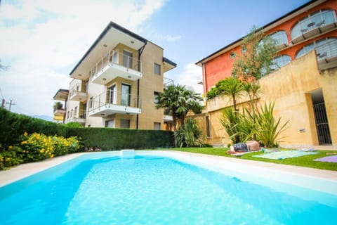 Facade/entrance, Swimming pool