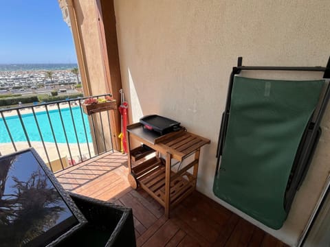 Balcony/Terrace, Living room, Dining area, Pool view, Swimming pool, sunbed