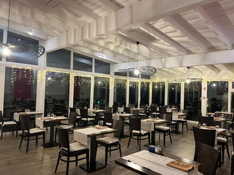 Restaurant/places to eat, Restaurant/places to eat