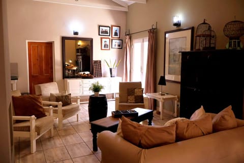 Communal lounge/ TV room, Kitchen or kitchenette, Living room, Seating area