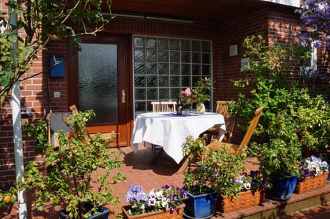 Facade/entrance, BBQ facilities, Balcony/Terrace