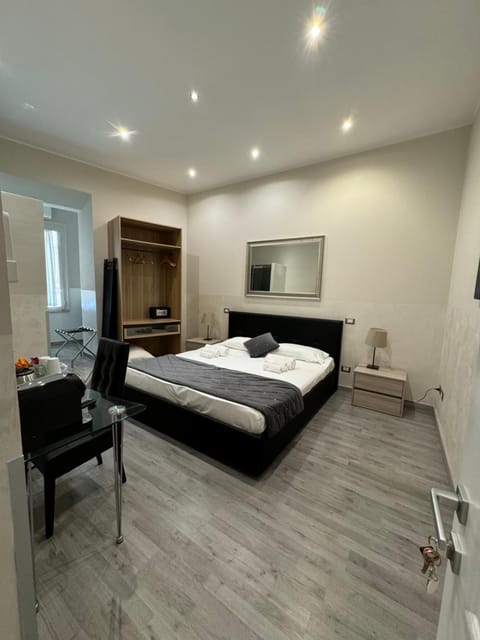 Bed, Photo of the whole room, wardrobe