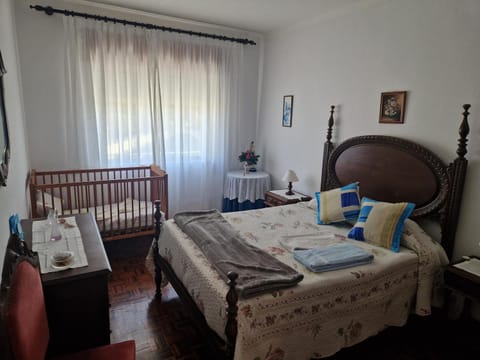 Vivenda Atlantico Bed and Breakfast in Vila Praia de Ancora