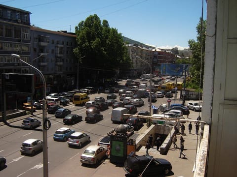 Nearby landmark, Neighbourhood, Natural landscape, Supermarket/grocery shop, Shopping Area