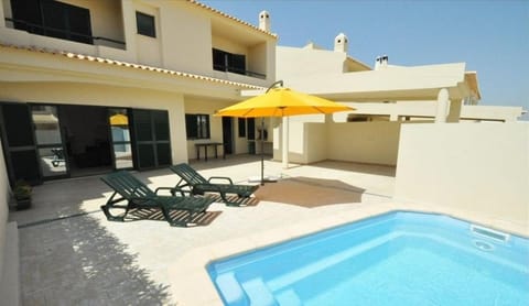 Facade/entrance, BBQ facilities, Balcony/Terrace, Pool view, Entertainment, Family