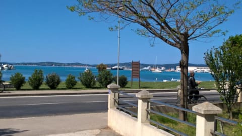 Facade/entrance, Sea view