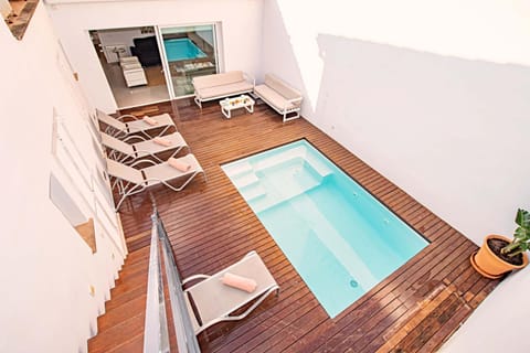 Pool view, Swimming pool, sunbed