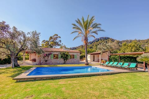 Property building, Garden, Garden view, Pool view, Swimming pool, sunbed