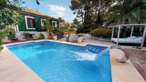 Property building, Swimming pool, Swimming pool