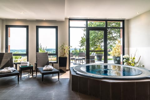 Hot Tub, Spa and wellness centre/facilities