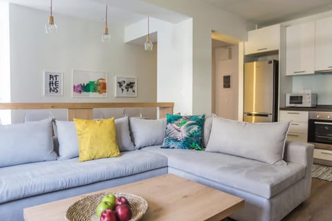 Day, Summer, Kitchen or kitchenette, Living room, Photo of the whole room, Decorative detail, Seating area, Dining area