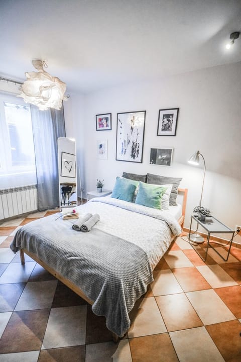 Bed, Living room, Decorative detail, Decorative detail, Evening entertainment, Bedroom, hair dresser, hair dresser