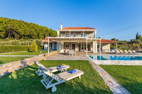 Property building, Garden, Balcony/Terrace, sunbed