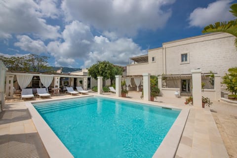 Property building, Solarium, Swimming pool, sunbed