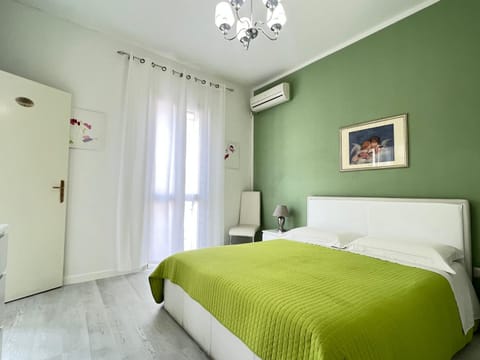 TV and multimedia, Photo of the whole room, Bedroom, wardrobe