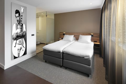 Bed, Photo of the whole room, Decorative detail