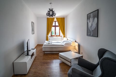 Seating area, Bedroom