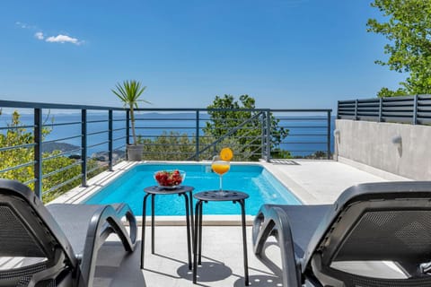 Day, Natural landscape, View (from property/room), Pool view, Sea view, Swimming pool, sunbed
