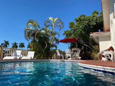 Villa-Coral-Ridge House in Oakland Park