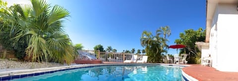 Villa-Coral-Ridge House in Oakland Park